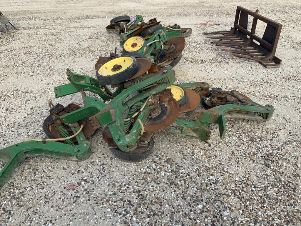 (16) John Deere Fertilizer Openers