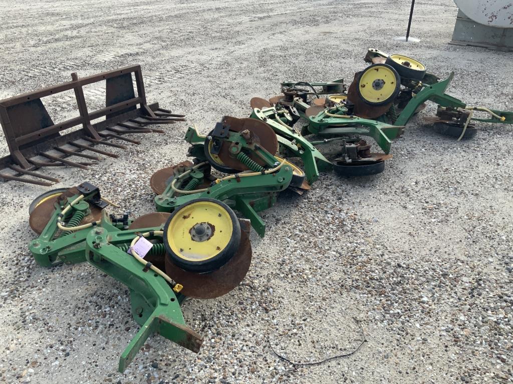 (16) John Deere Fertilizer Openers
