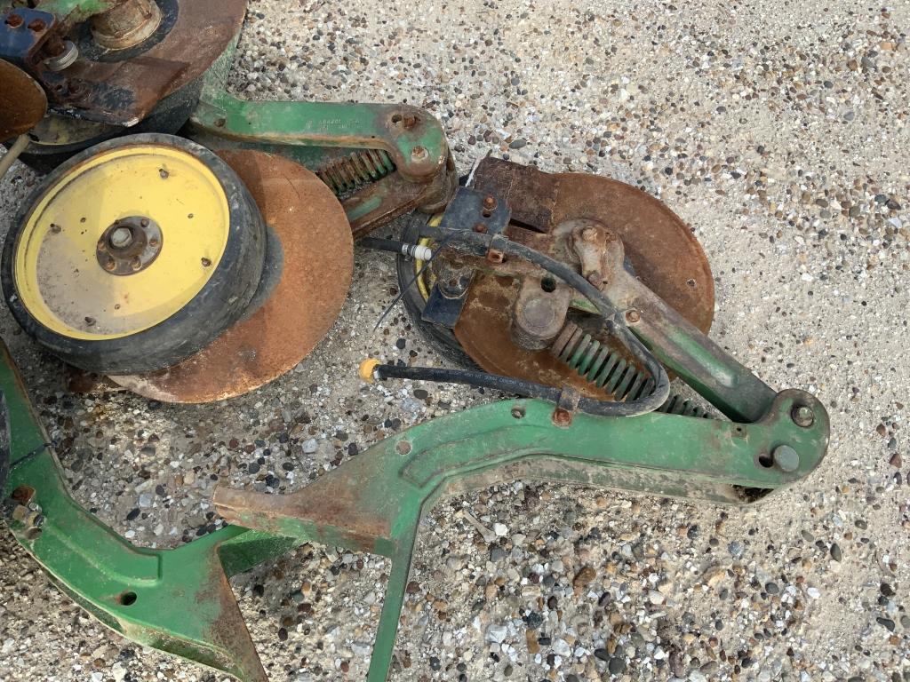 (16) John Deere Fertilizer Openers