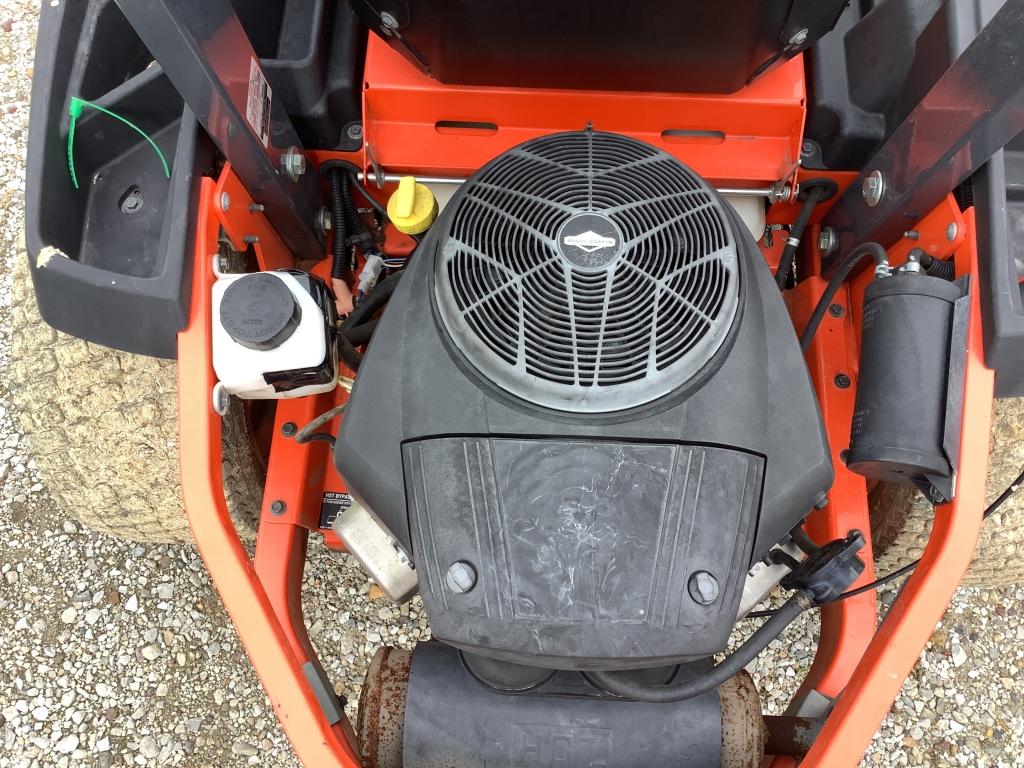 Kubota ZD1221 Lawn Mower