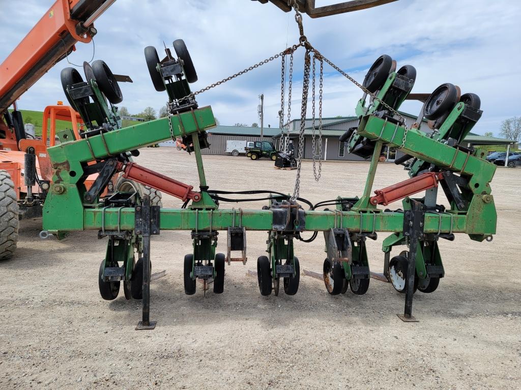 Sukup 4200 Folding Cultivator