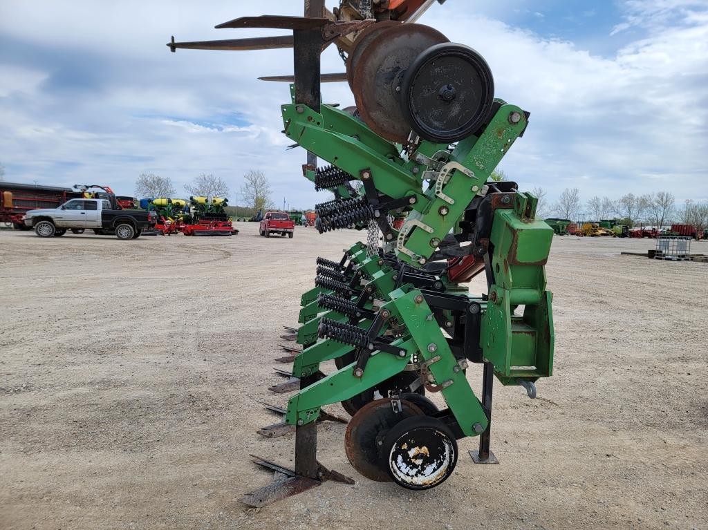 Sukup 4200 Folding Cultivator