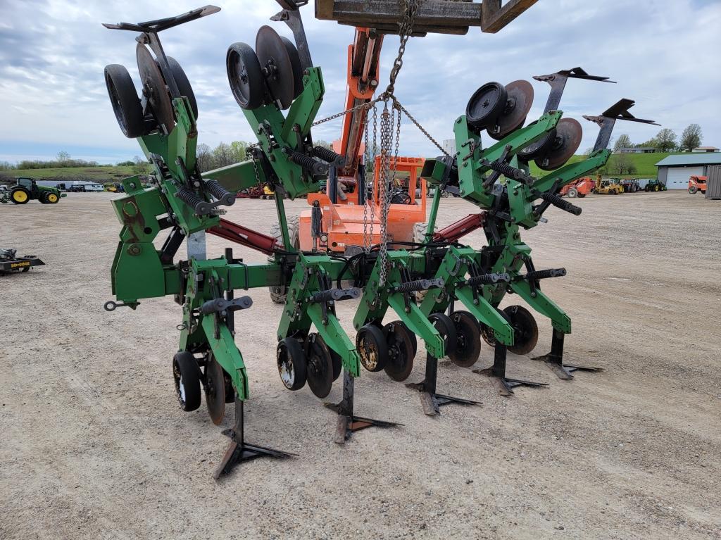 Sukup 4200 Folding Cultivator