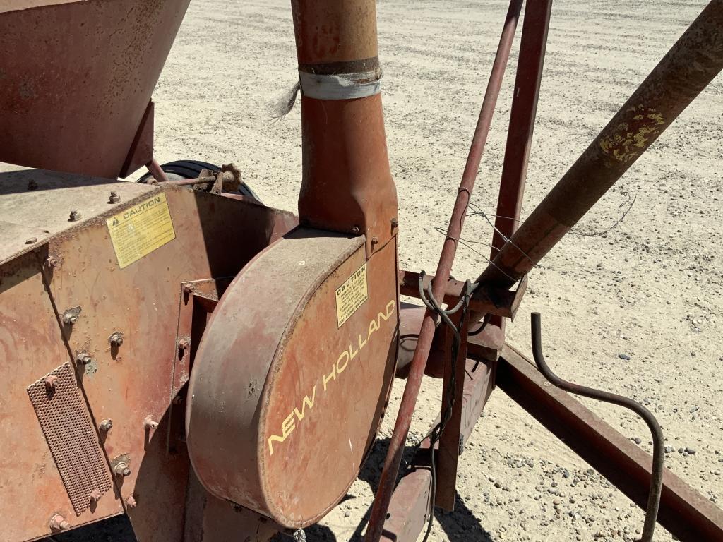 New Holland 352 Grinder Mixer