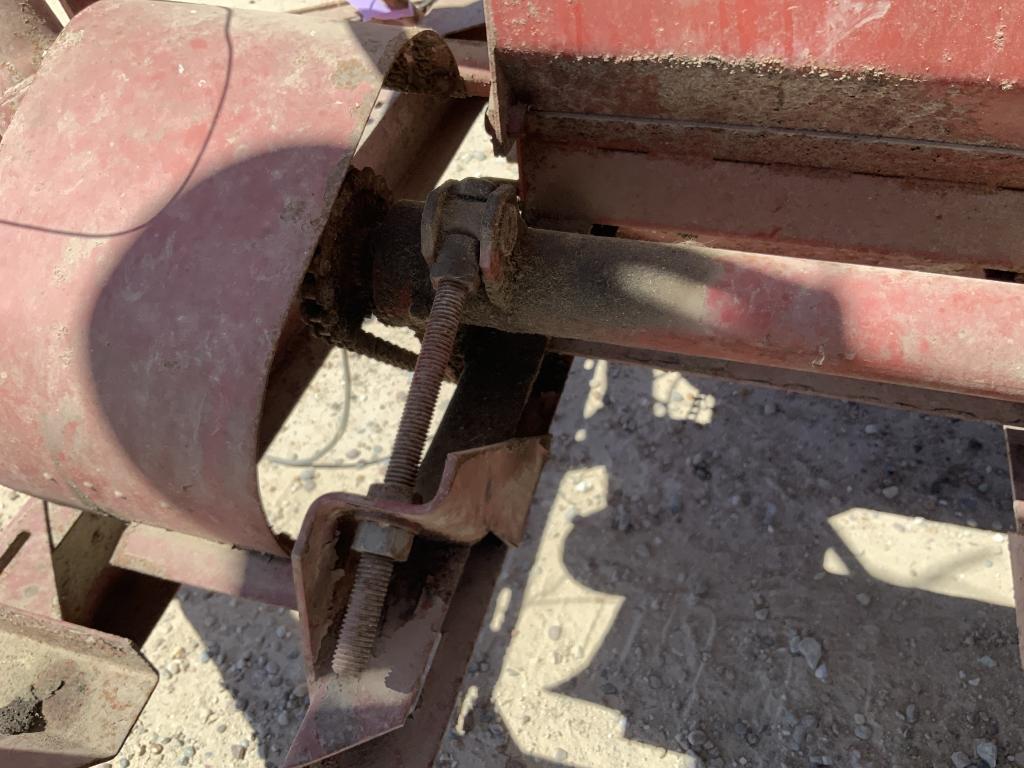 New Holland 352 Grinder Mixer
