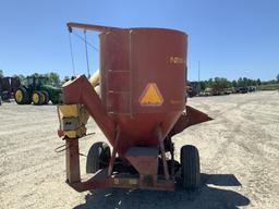New Holland 352 Grinder Mixer
