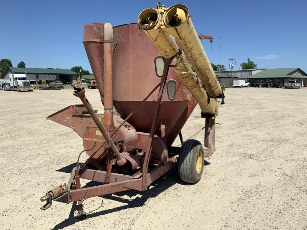 New Holland 352 Grinder Mixer