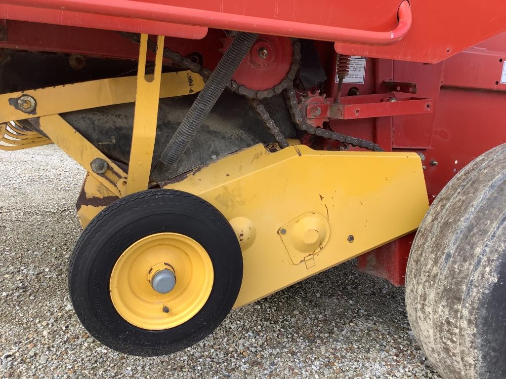 2004 New Holland BR770 Round Baler