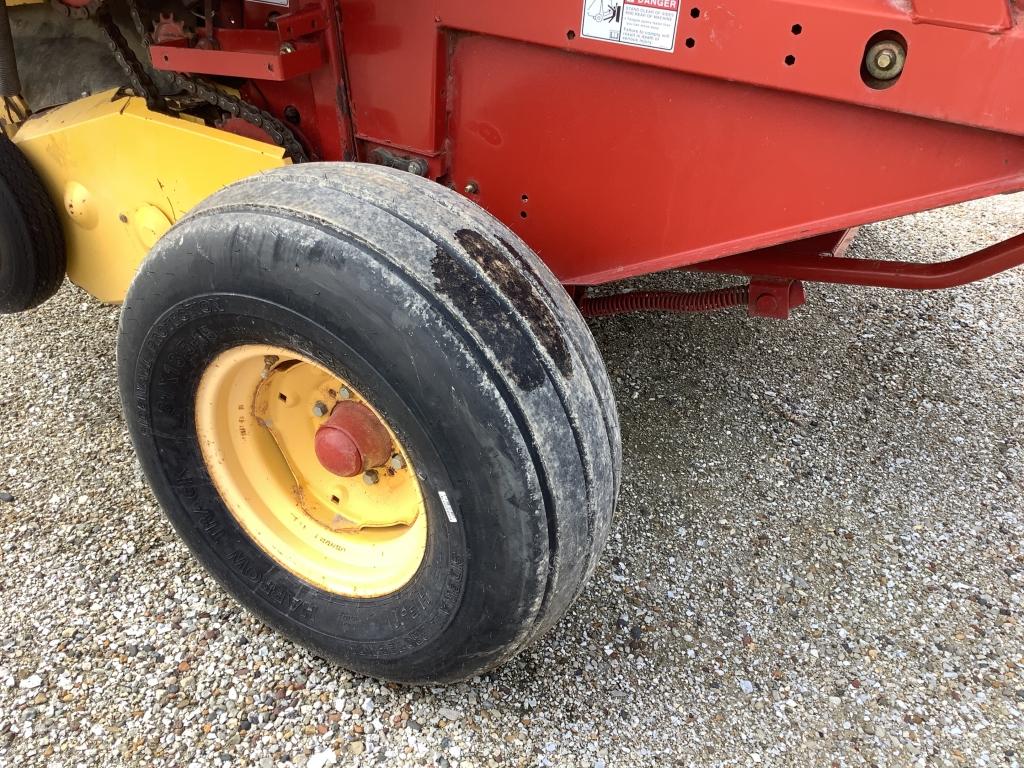 2004 New Holland BR770 Round Baler