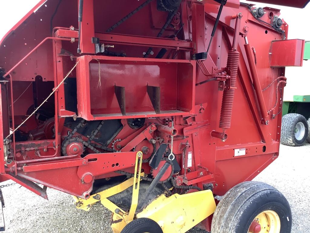 2004 New Holland BR770 Round Baler