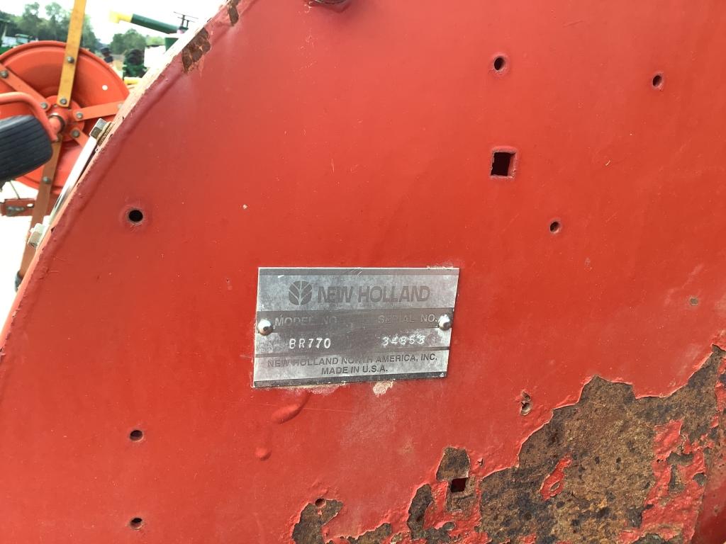 2004 New Holland BR770 Round Baler