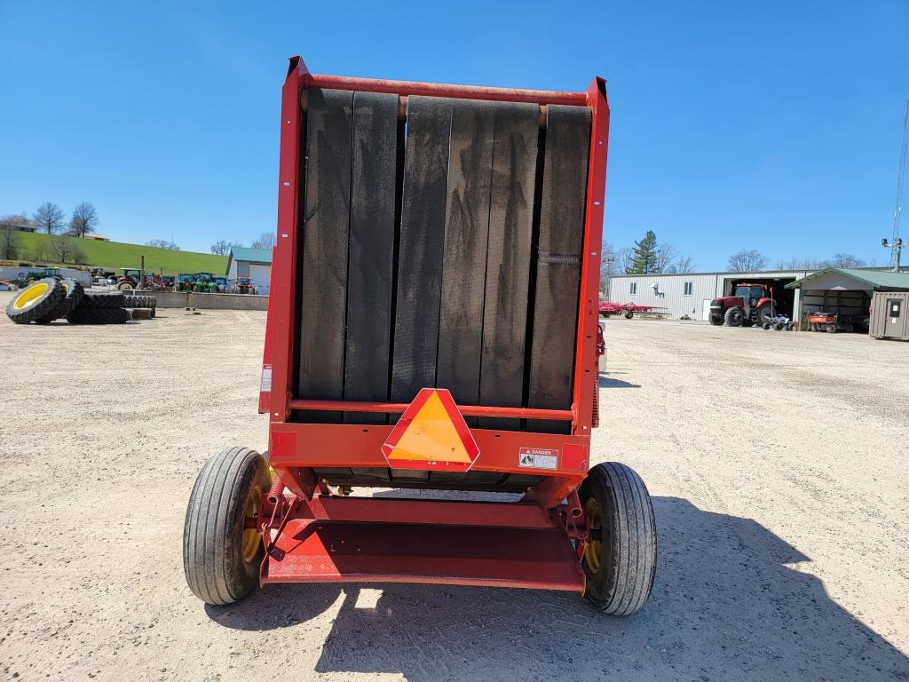 2004 New Holland BR770 Round Baler