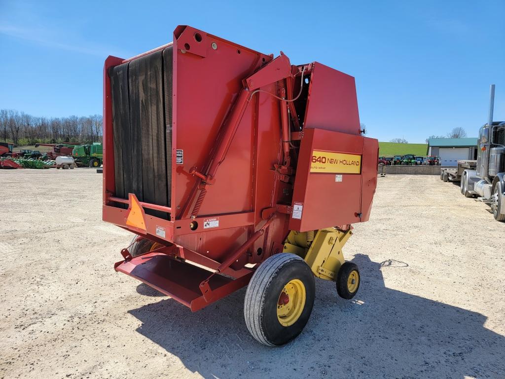 2004 New Holland BR770 Round Baler