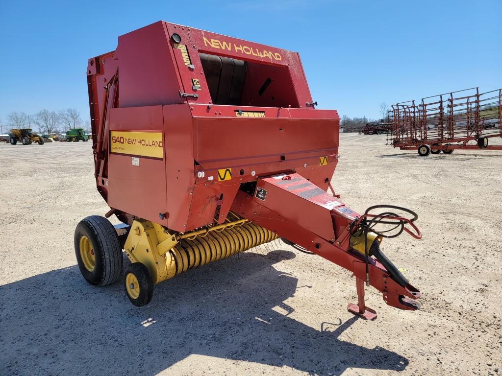2004 New Holland BR770 Round Baler