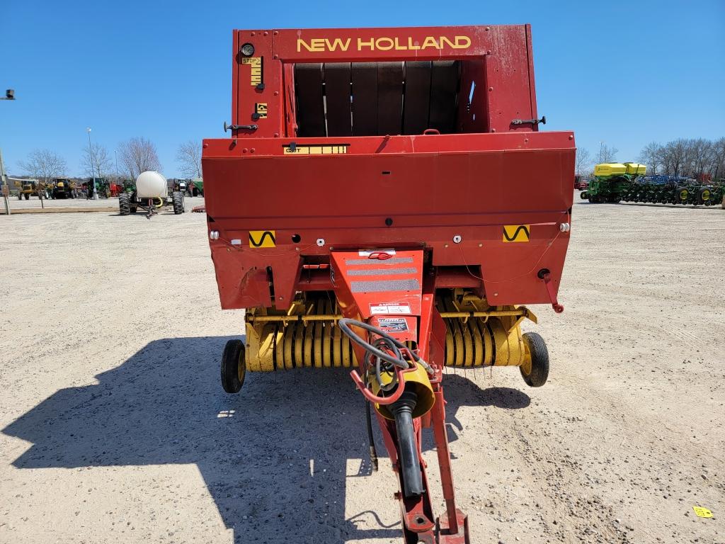 2004 New Holland BR770 Round Baler