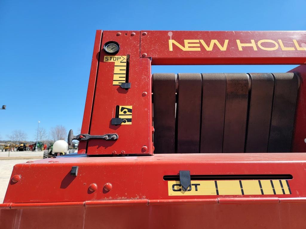 2004 New Holland BR770 Round Baler