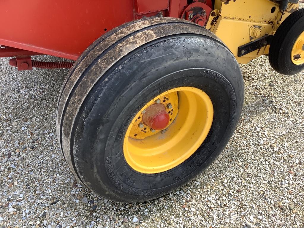 2004 New Holland BR770 Round Baler