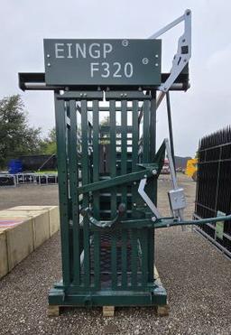 Cattle Chute w/ Head Gates, Side Window Gates &