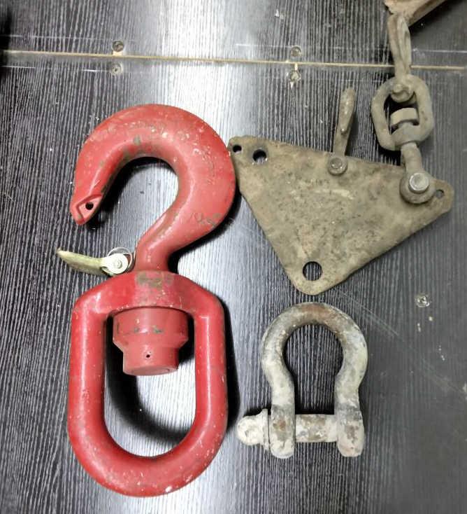 10-Ton Swivel Hook, Shackle & Triangular Plate
