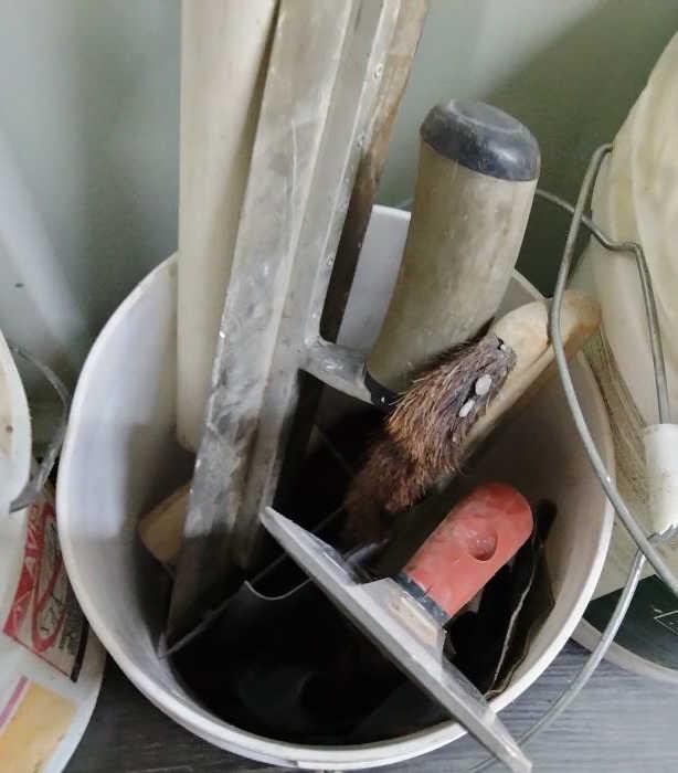 (4) Buckets Trowels & Tools