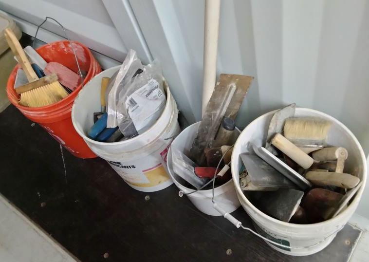(4) Buckets Trowels & Tools