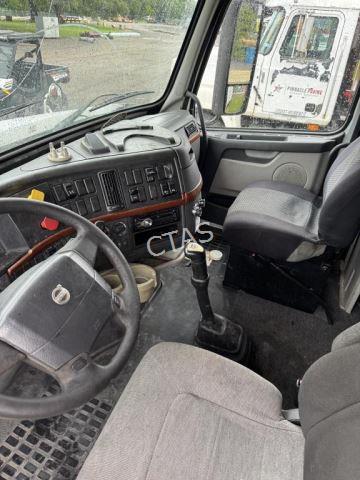 2007 Volvo VNL670