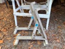 (2) Ladder Jacks
