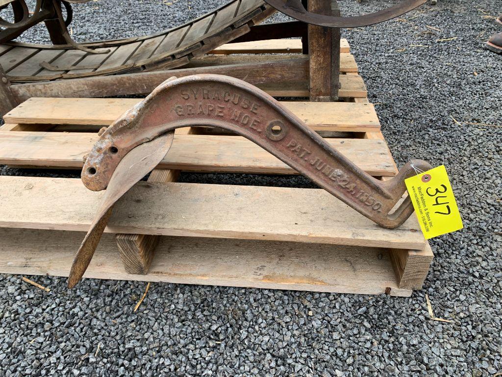 347 Syracuse Grape Hoe