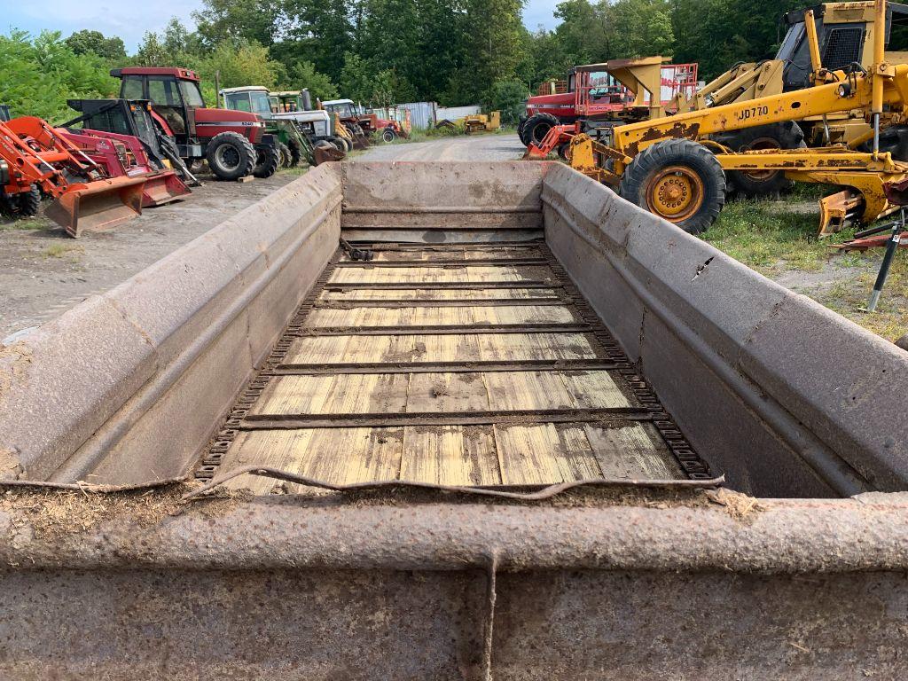 3536 New Holland 680 Manure Spreader