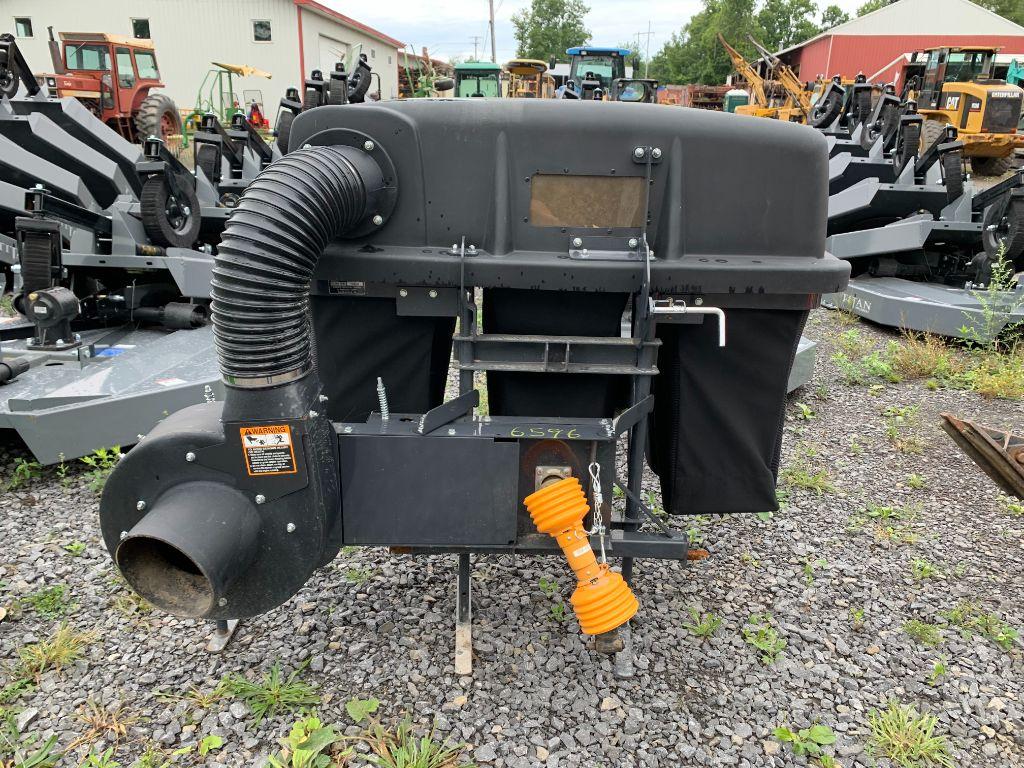 6596 Kubota 3pt Hitch Bagger