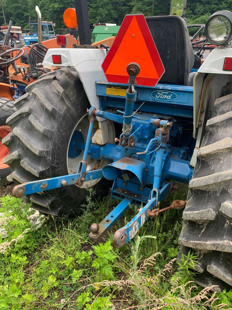 7393 New Holland 1920 Tractor