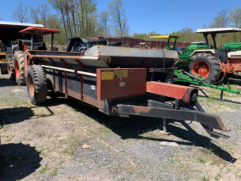 7409 Meyers M300 Spreader