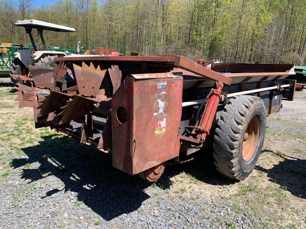 7409 Meyers M300 Spreader