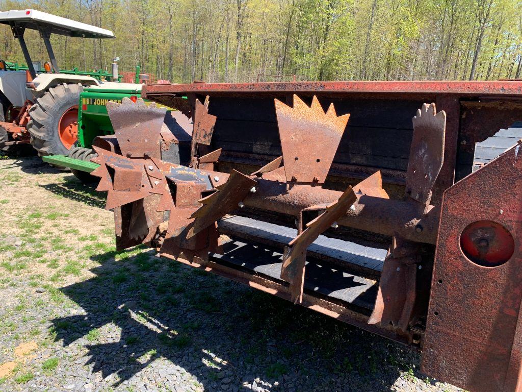 7409 Meyers M300 Spreader