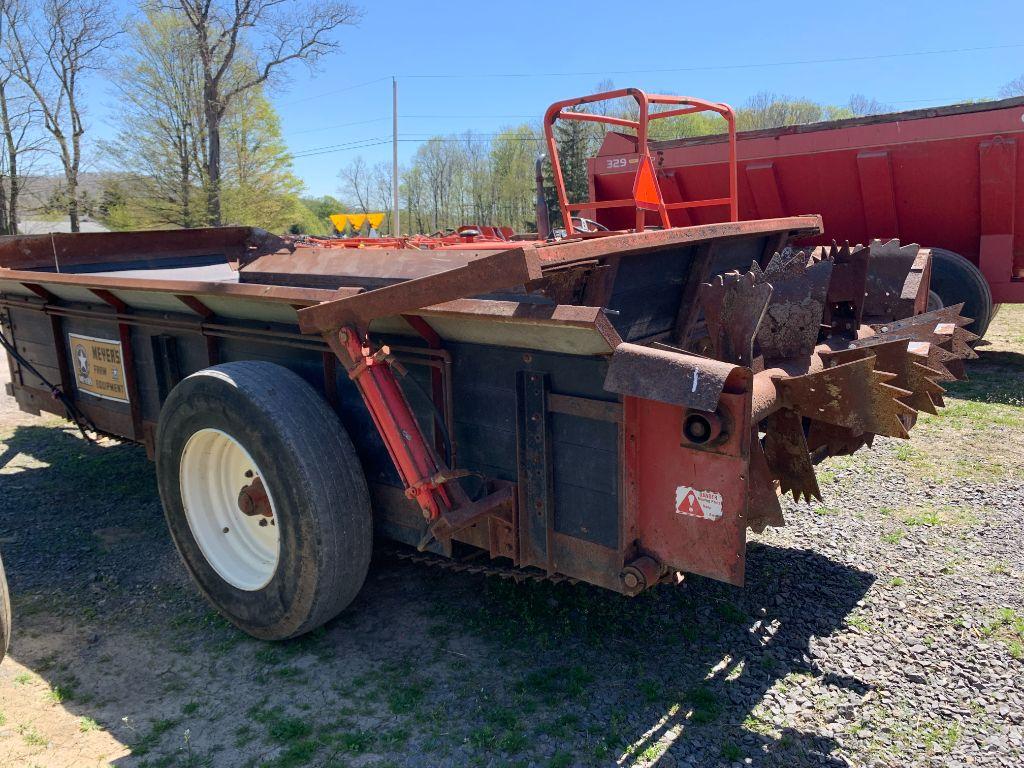7409 Meyers M300 Spreader