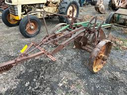 4795 John Deere Bottlecap 2x Plow