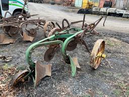 4795 John Deere Bottlecap 2x Plow