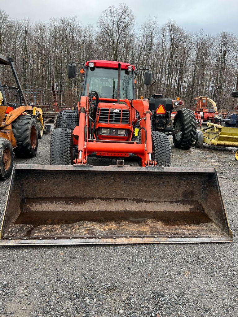 5019 Kubota M8200 Tractor