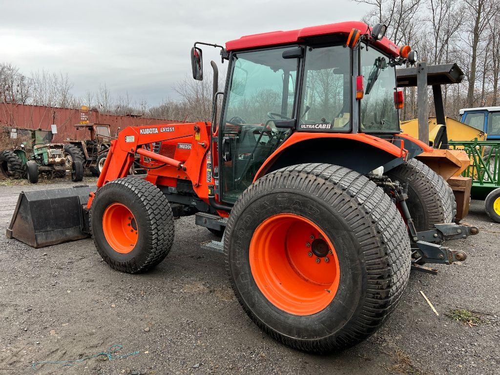 5019 Kubota M8200 Tractor