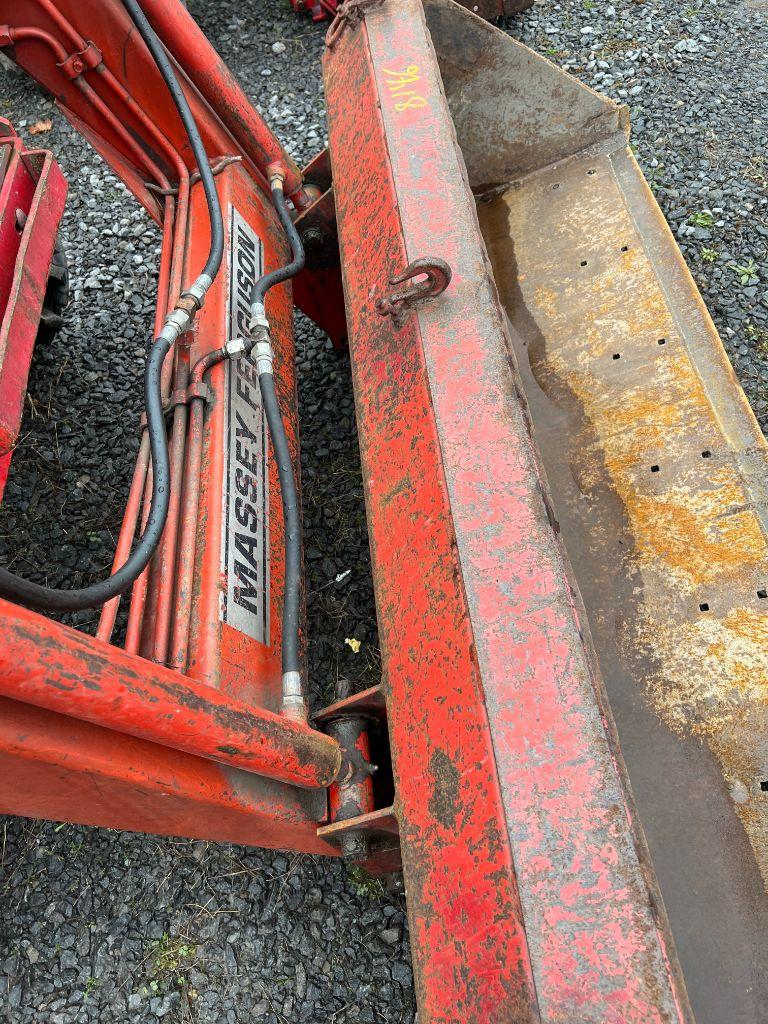 8146 Massey Ferguson 1045 Tractor