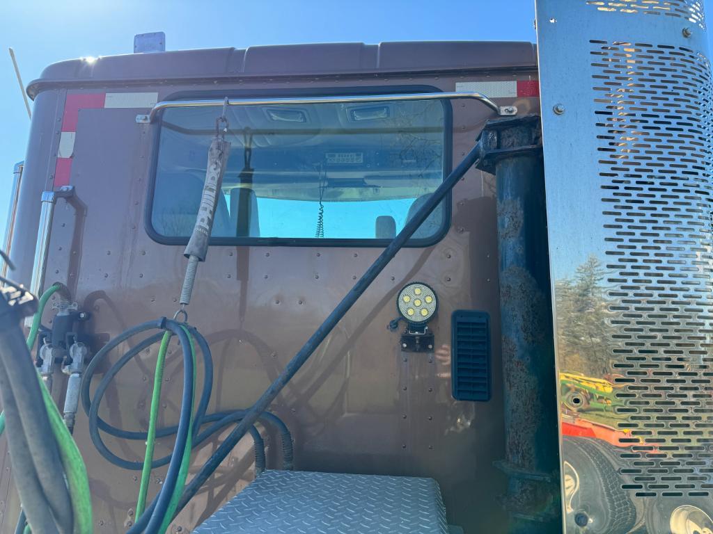 264 2011 International 9900i Tractor