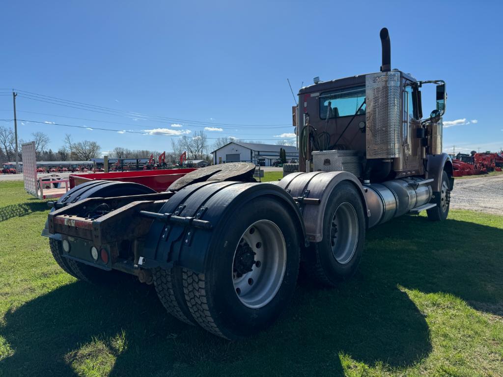 264 2011 International 9900i Tractor