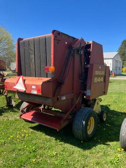 13 New Holland 644 Silage Special Round Baler