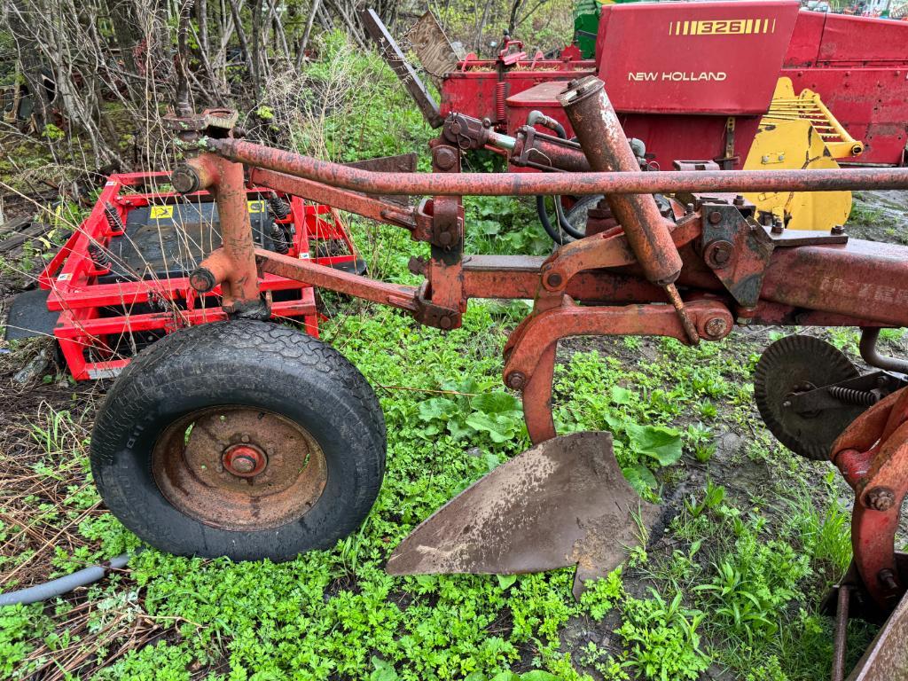 2176 International 710 5x Plow