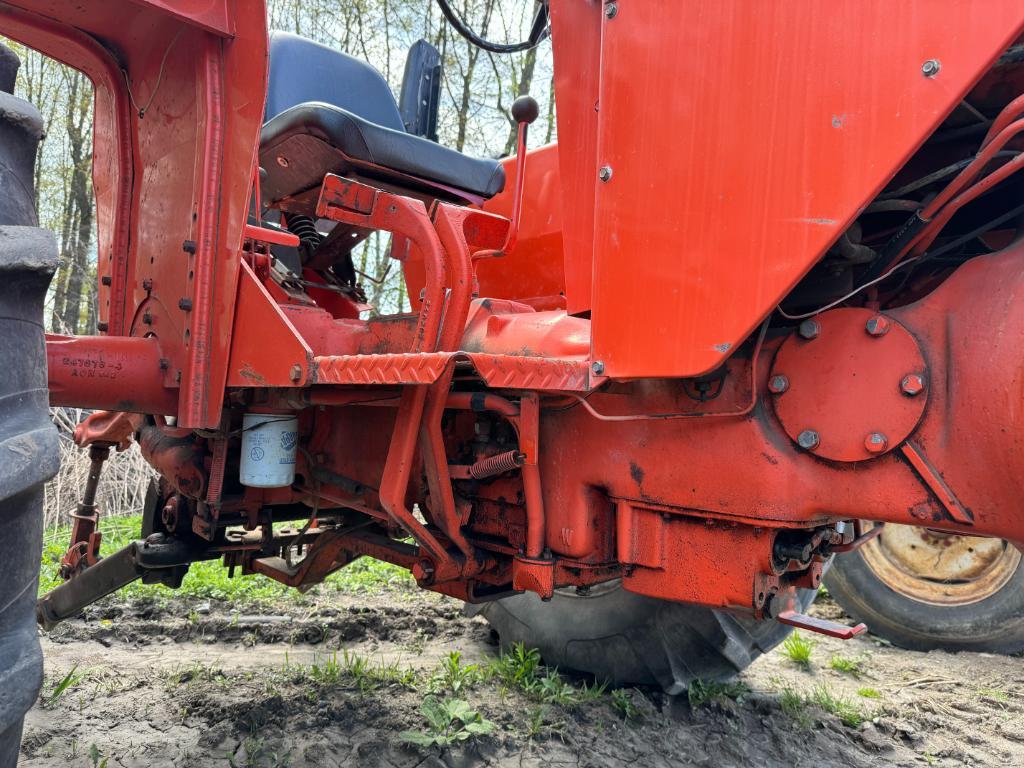 304 Allis-Chalmers 185 Tractor