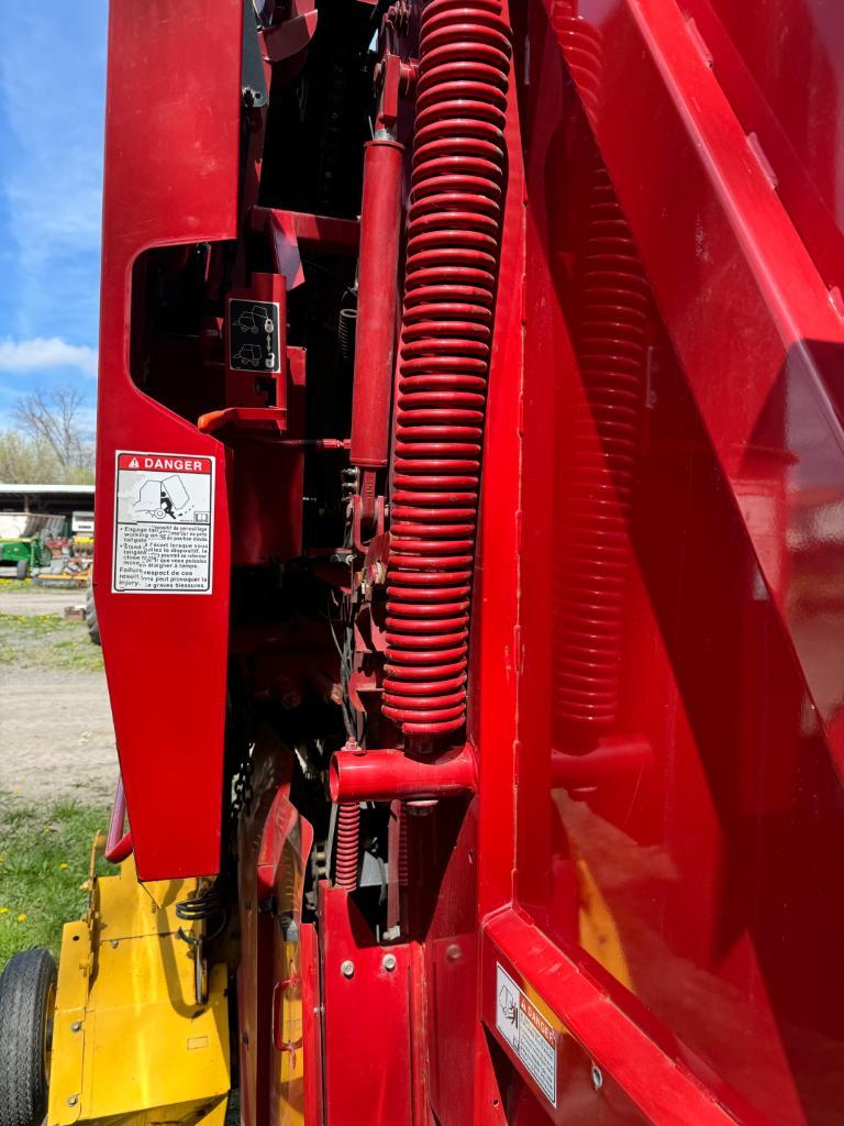 312 New Holland BR7060 Round Baler