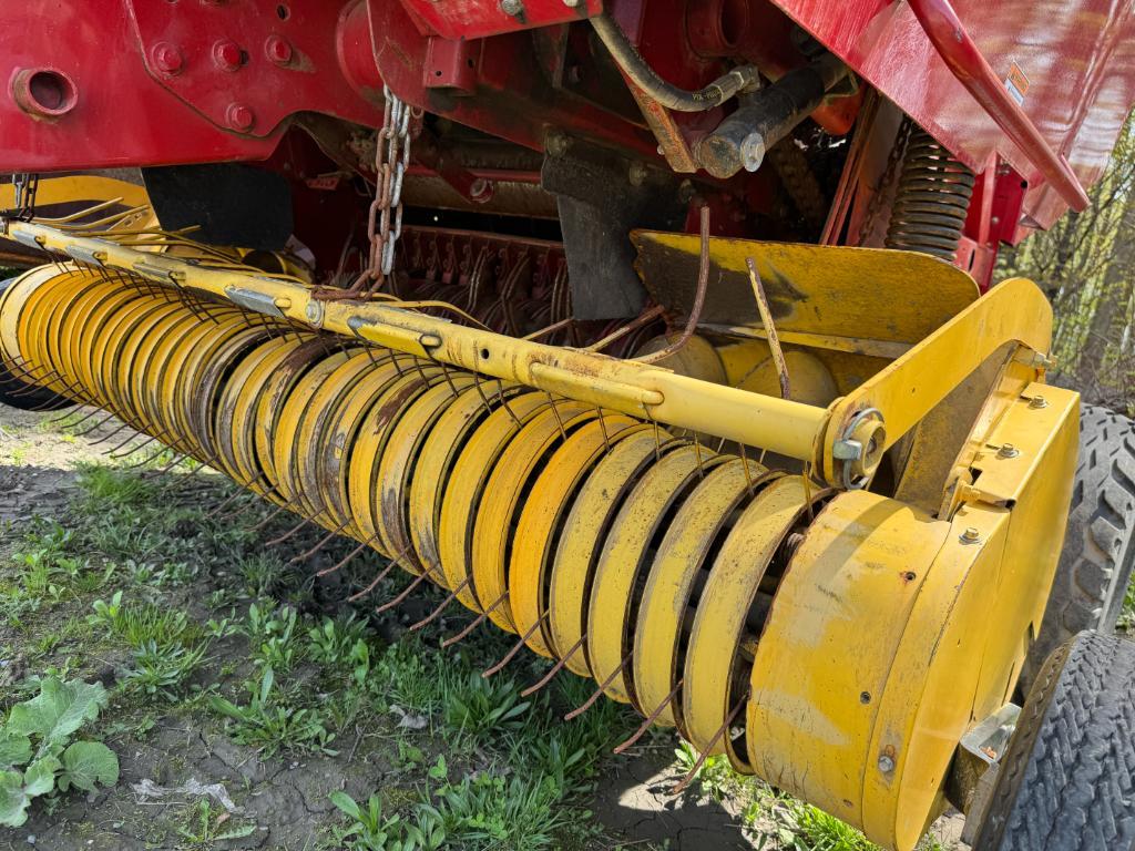 312 New Holland BR7060 Round Baler