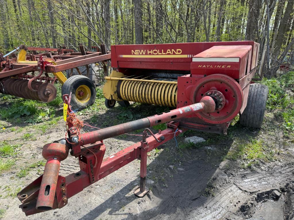 315 New Holland 326 Baler