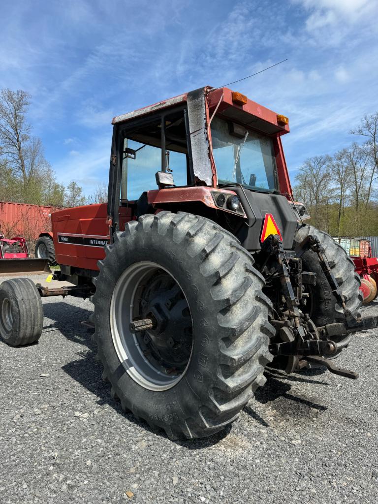 323 International 5088 Tractor