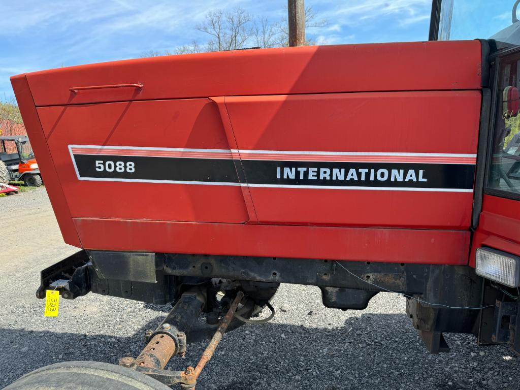 323 International 5088 Tractor